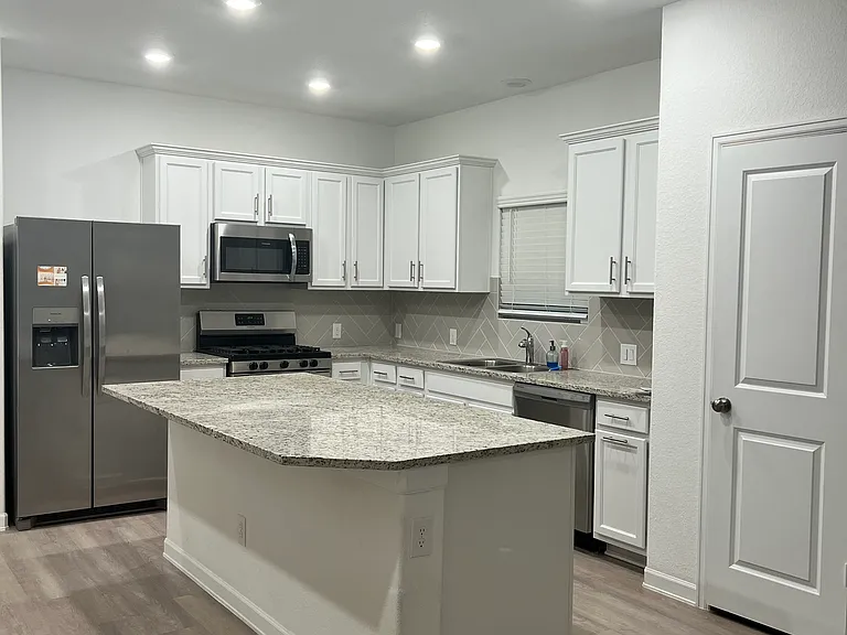 3302 Driftwood Meadow Ln — Photo 2