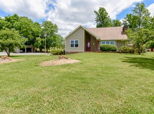 4000 Old Sinking Creek Rd, Greenback, TN 37742