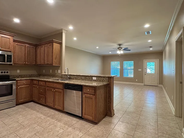 9100 Shadow Oak Dr — Photo 9
