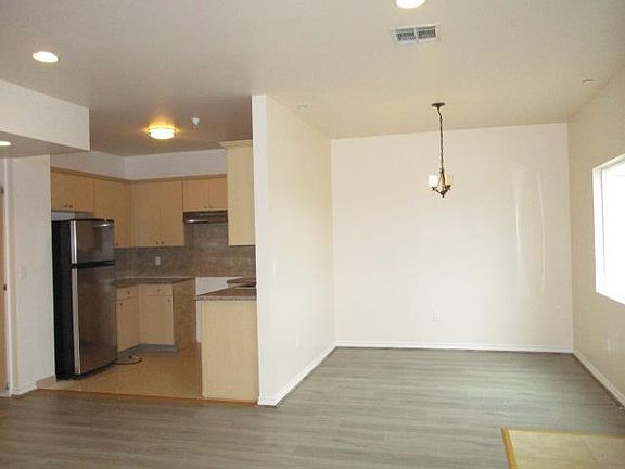3rd image of 11835 Vanowen St #10