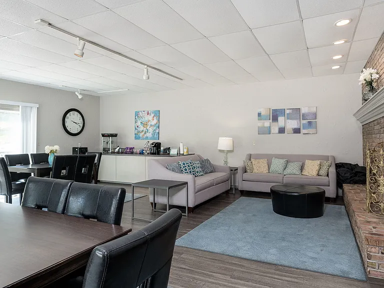 Briarlane Apartments — Photo 20