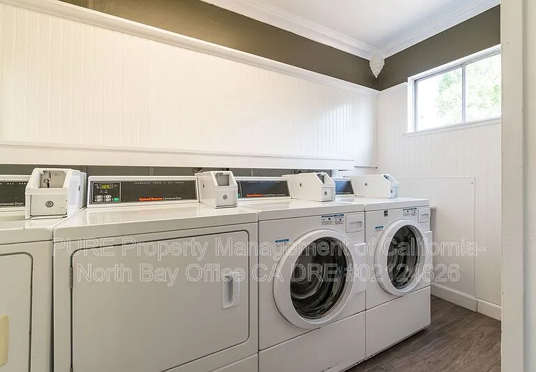 555 Dexter St #B — Photo 23