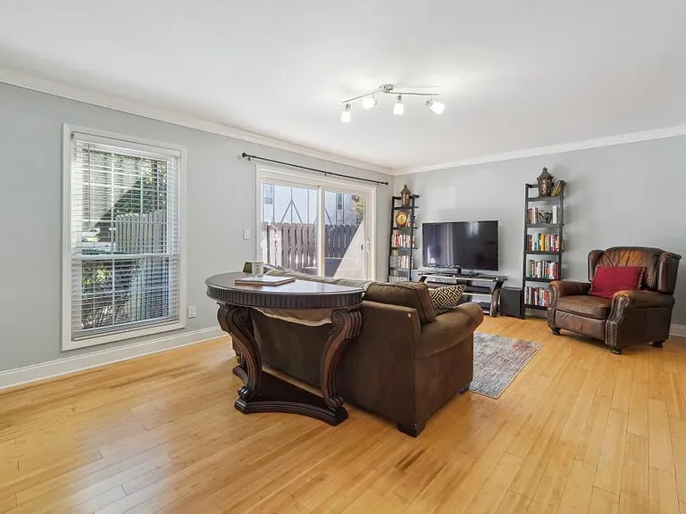 6851 Roswell Rd #F1 — Photo 2
