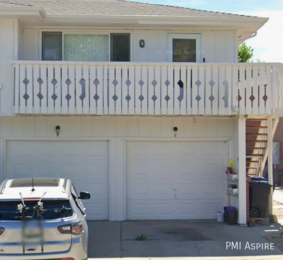 2 Bedroom 1 Bath Upstairs Apartment — Photo 1