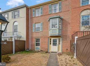 8056 Central Park Dr, Alexandria, VA 22309