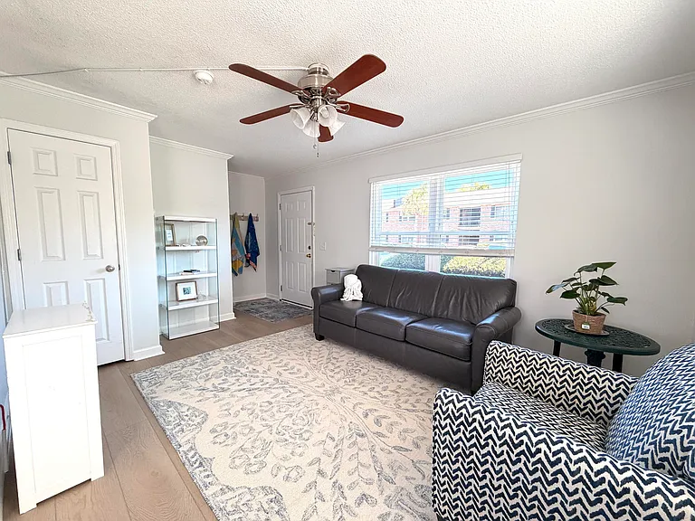 415 Parkdale Dr #6A — Photo 7