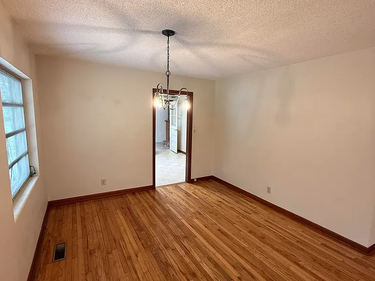 5525 Springhill Rd — Photo 3