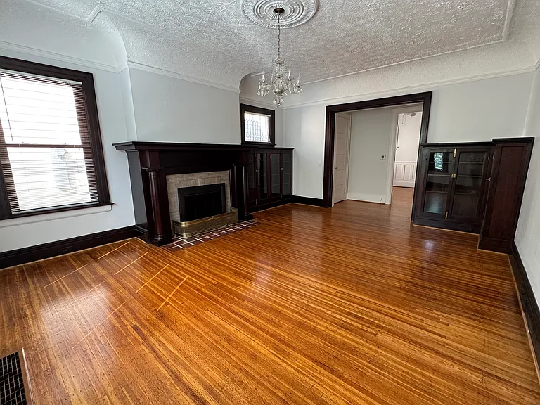 15 Vick Park #A — Photo 2