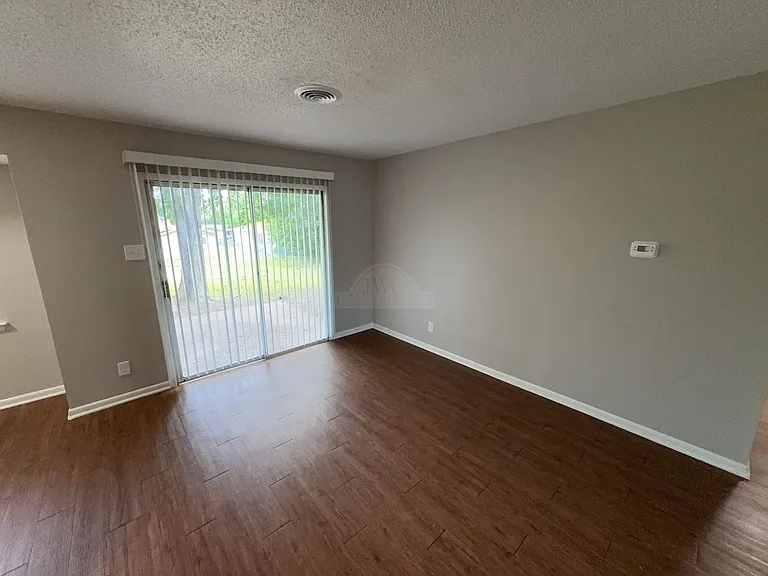 1205 Kathey Dr — Photo 4