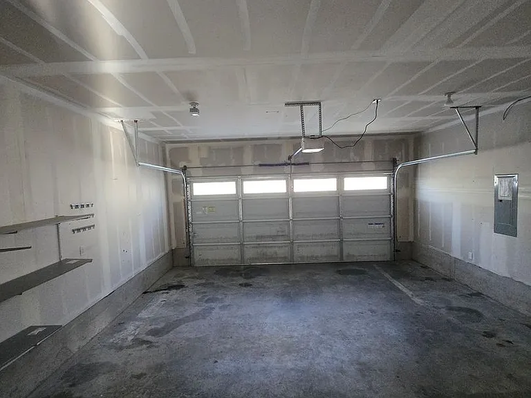 213 Oak St — Photo 24
