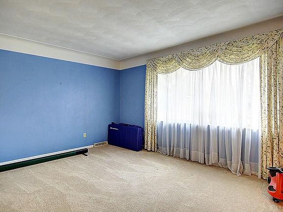 5th image of 2314 S Old Oaks Dr