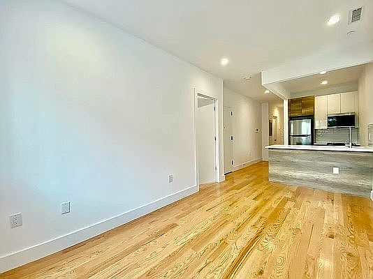 1st image of 900 E 230th St #2