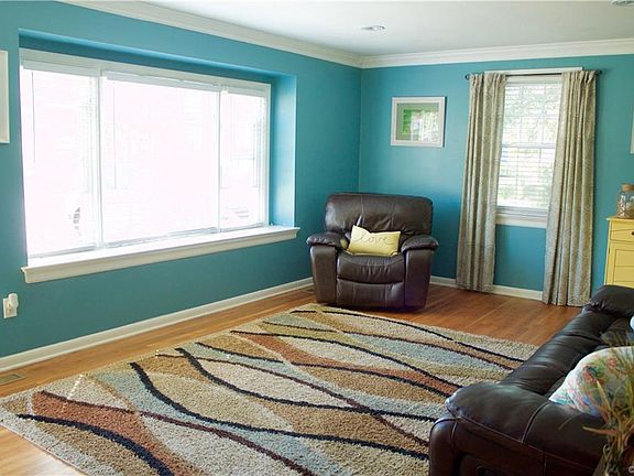 3rd image of 8074 Meadow Dr
