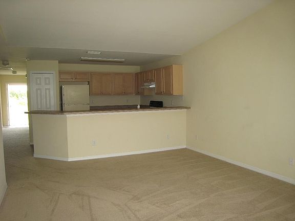 5th image of 919 Chenault St