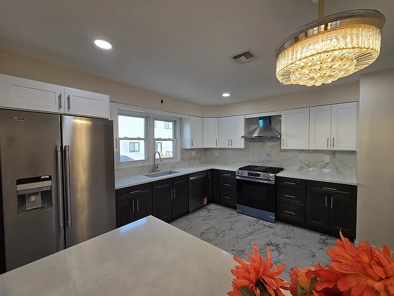 74 Caswell Ave #2 — Photo 24
