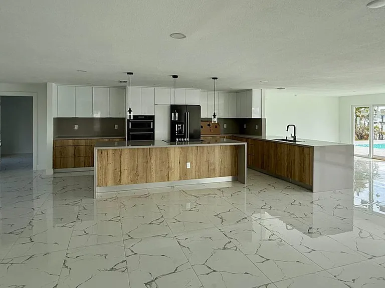 111 E North Shore Ave — Photo 5