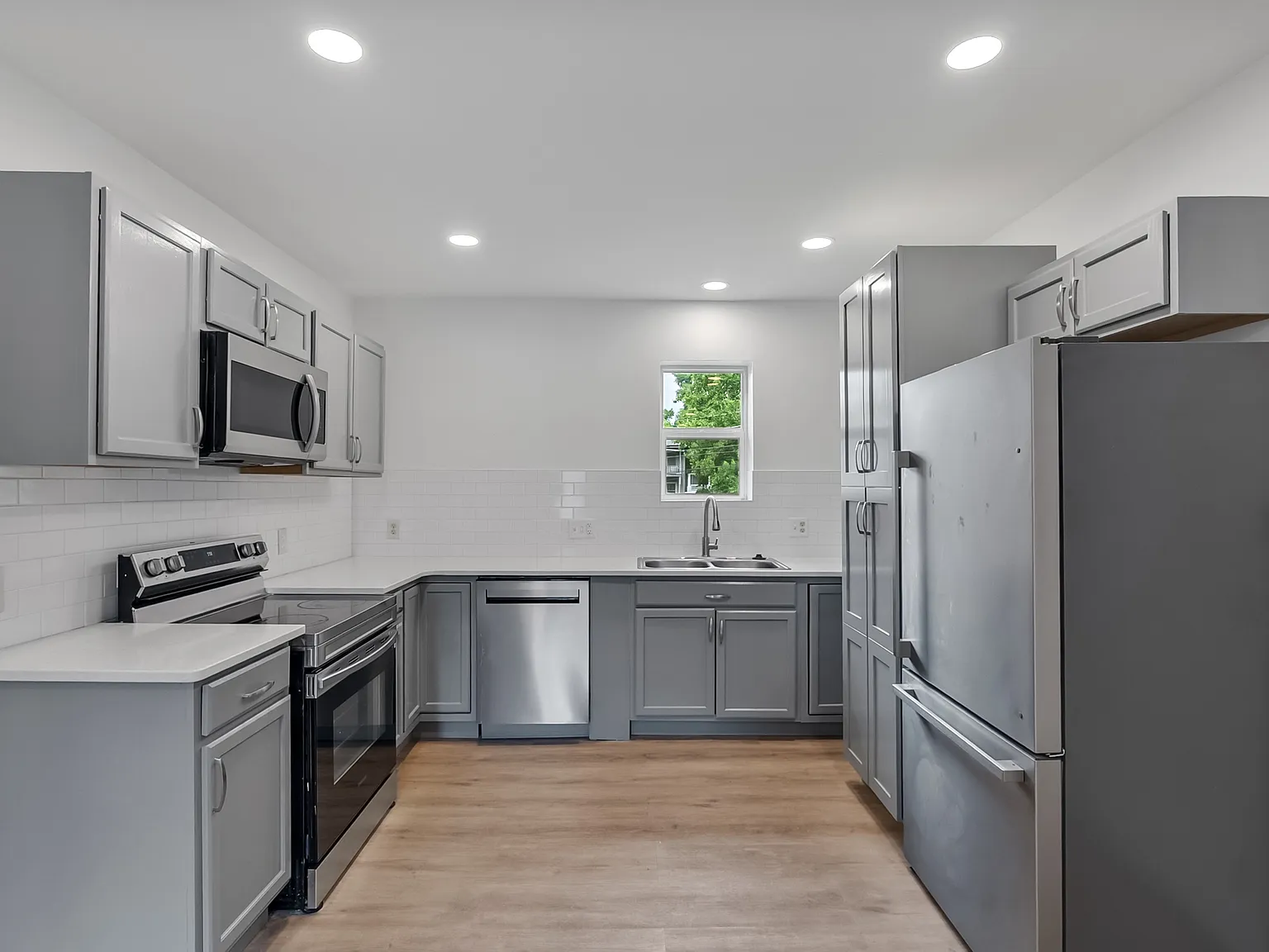 2 bed, 700 sqft, $1,550 — Photo 2