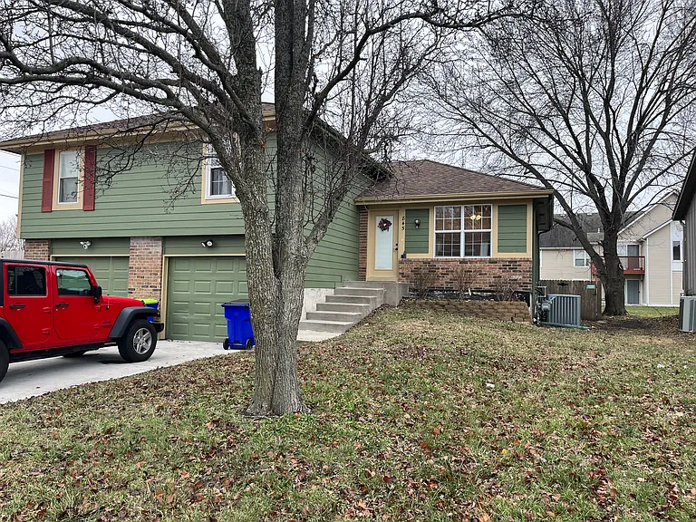 845 E Pinewood St — Photo 2