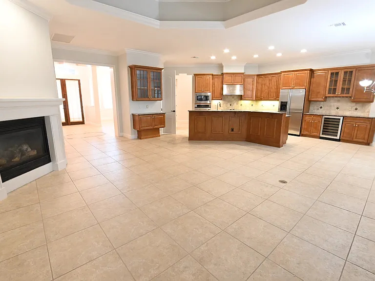 8122 Whitford Ct — Photo 5