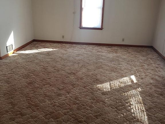 Spacious living room