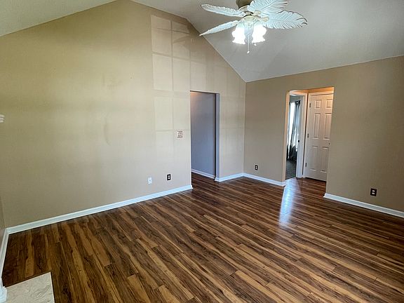 5th image of 207 Grand Ave