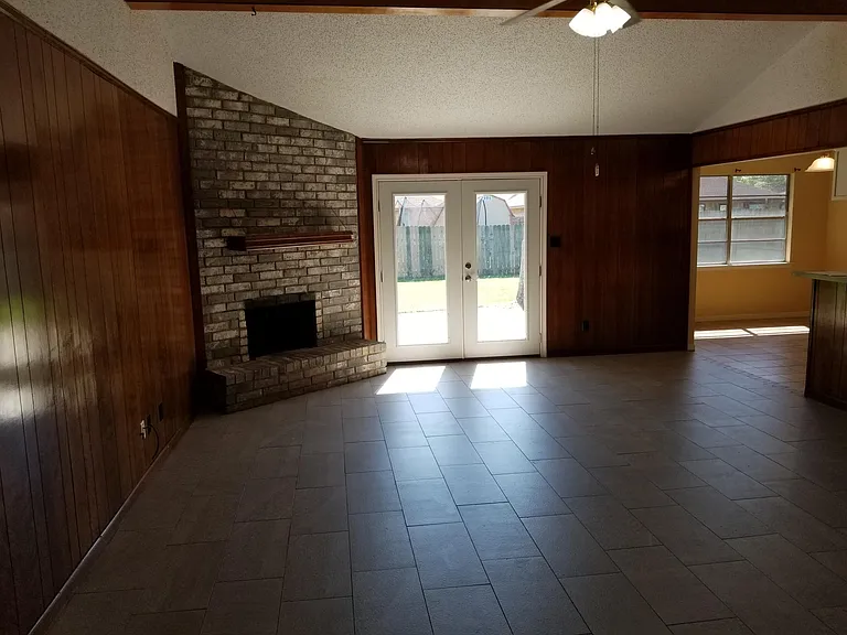 518 Walnut St — Photo 2