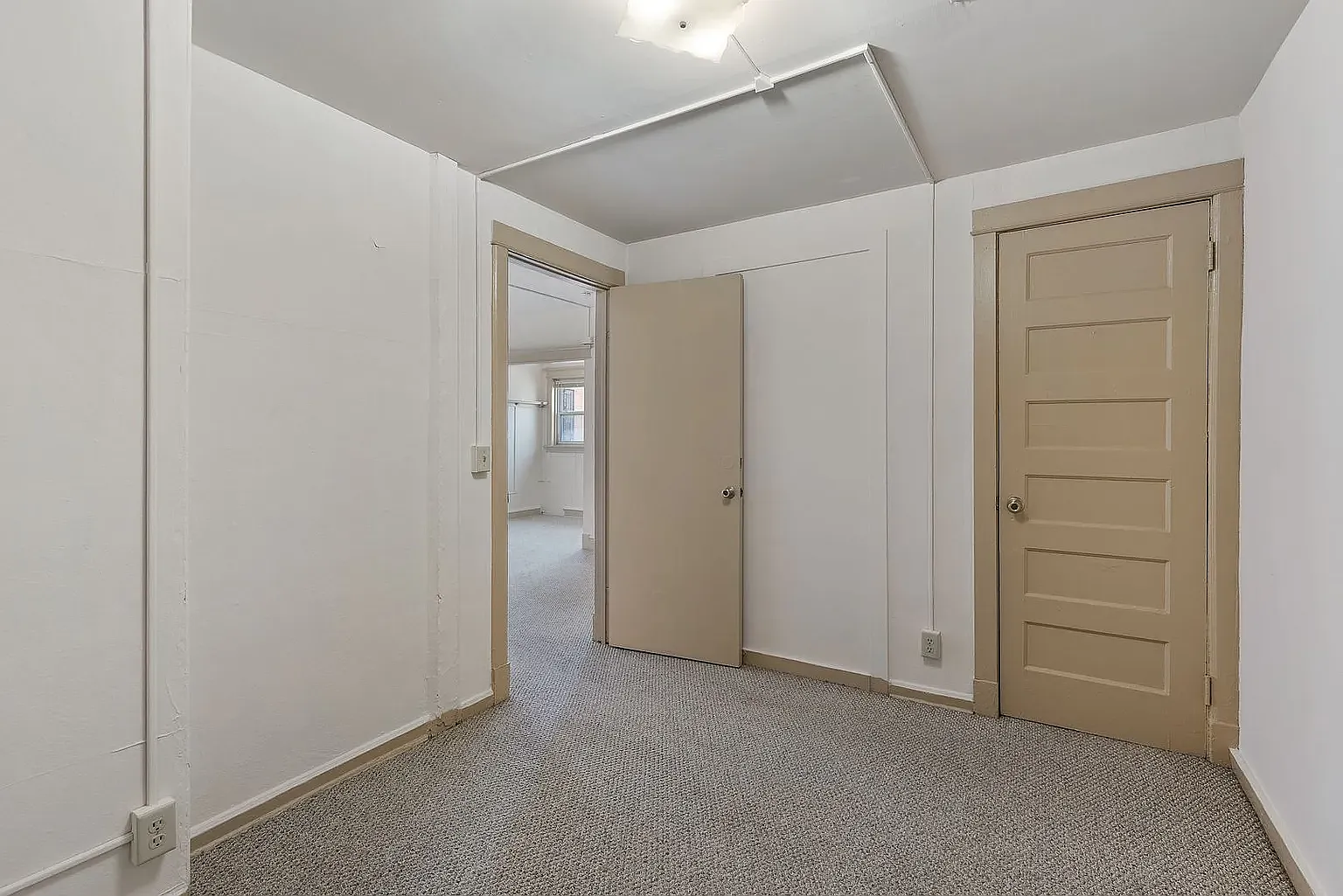 2 bed, 859 sqft, $1,200 — Photo 4