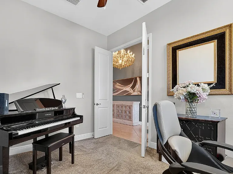 30724 Lindentree Dr — Photo 10