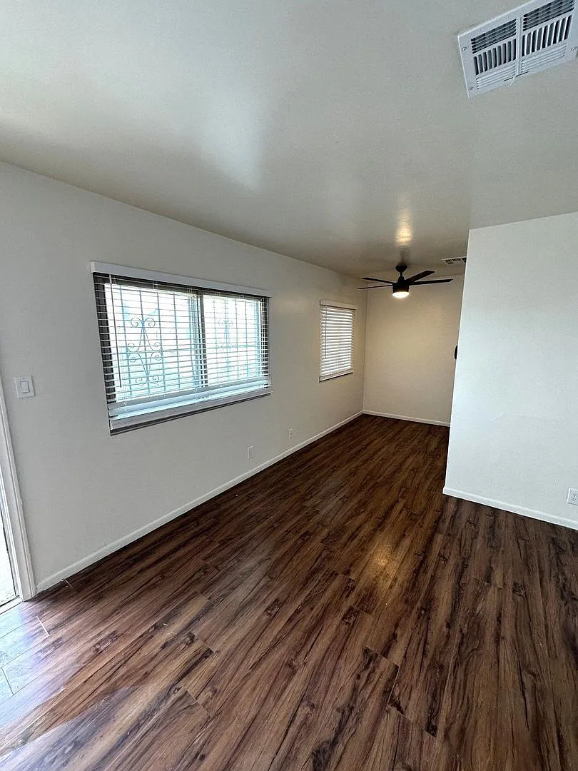 1 bed, 1.0 bath, 700 sqft, $1,950 — Photo 2