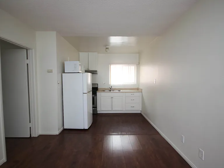 132 N Allen Ave #7 — Photo 5