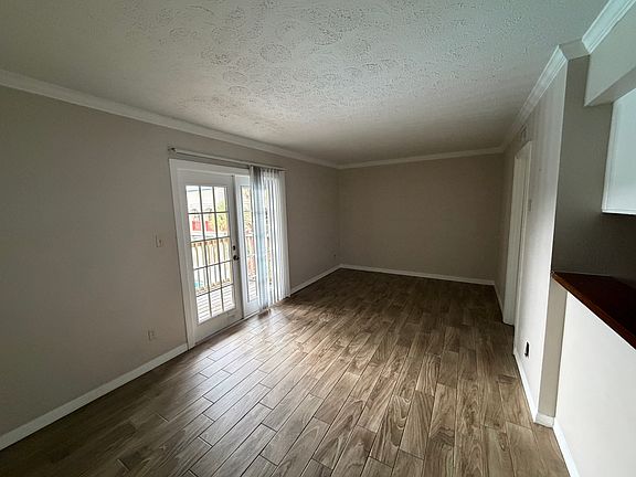 2nd image of 425 Wymore Rd #206