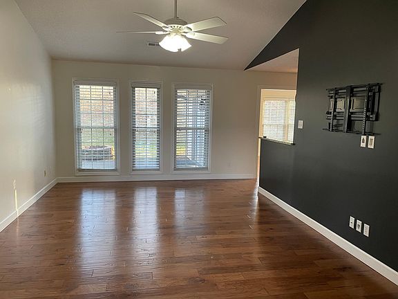 3rd image of 1107 Cliff Ct