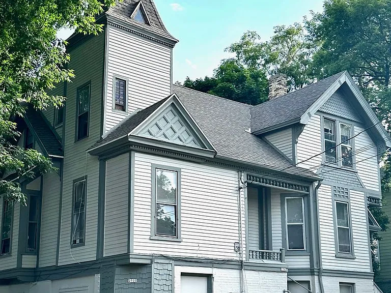 $1395 2 BR, 1 BA Upper Flat in an 1800's Victorian Home - 1704 E Bradford — Photo 14