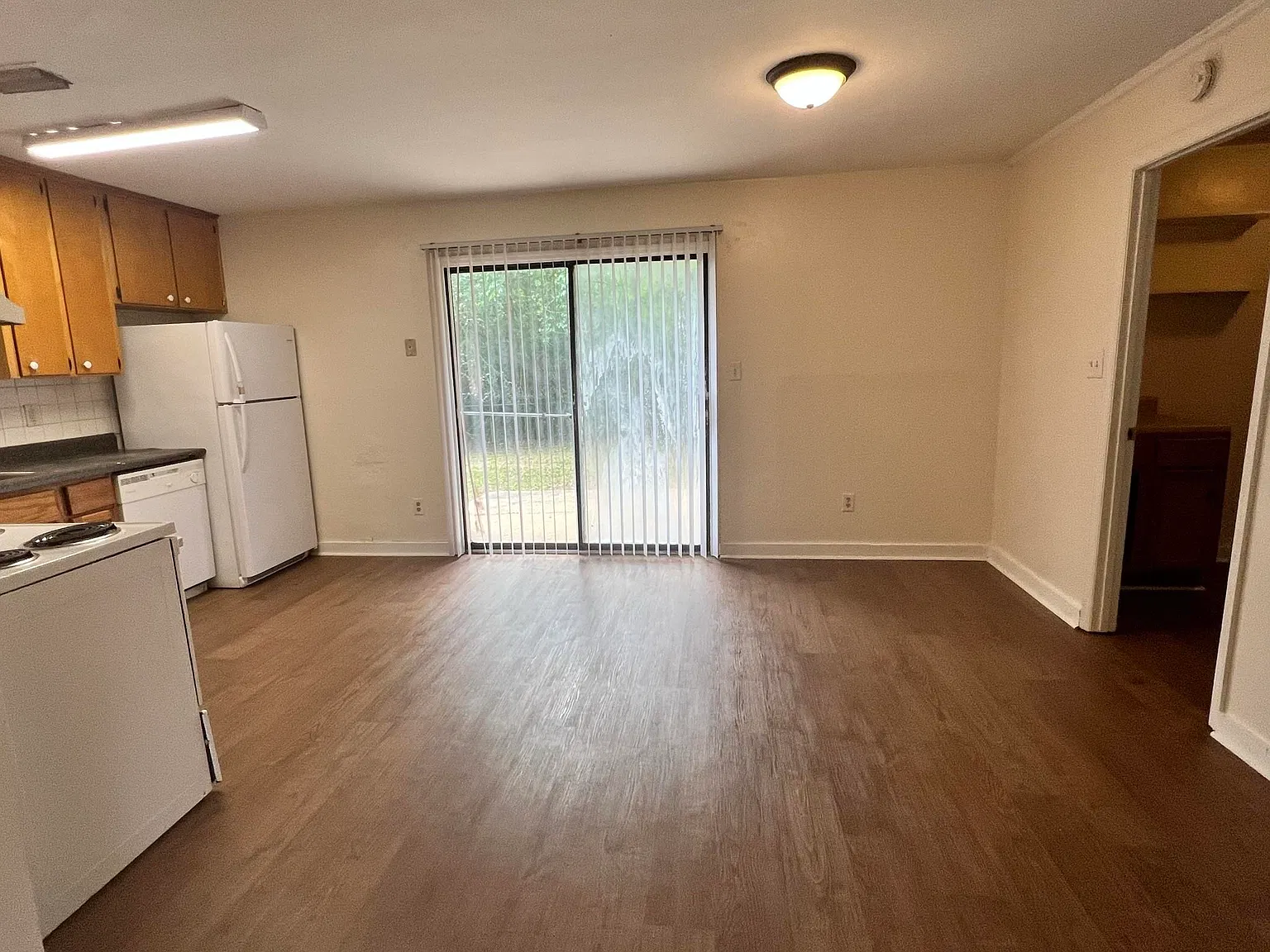 3 bed, 1.5 bath, 1288 sqft, $1,295 — Photo 3