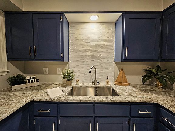 5th image of 2869 Dumbarton Oaks Dr