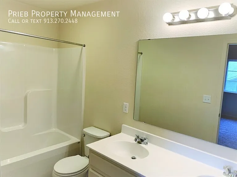 21652 W 126th Ter #21 — Photo 17
