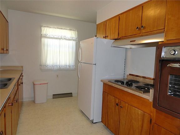4th image of 1221 Burlington Ave