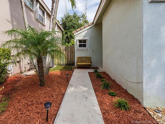 4th image of 10341 NW 10th St