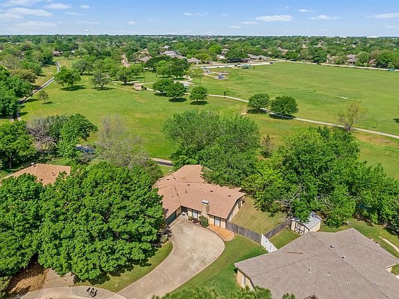 3rd image of 914 Juniper Pl