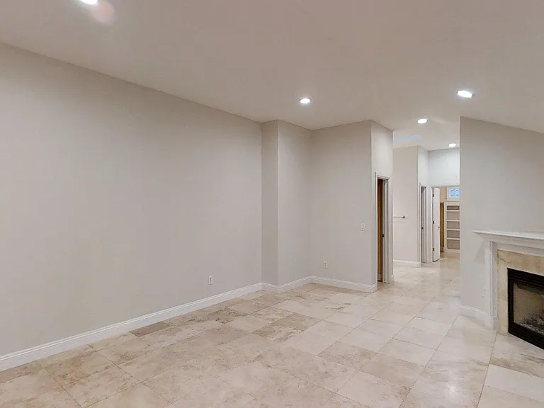 545 Monroe St — Photo 17