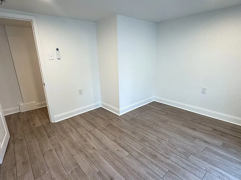 Freshly Renovated 2bd/1ba with New Appliances Near Campus — Photo 9