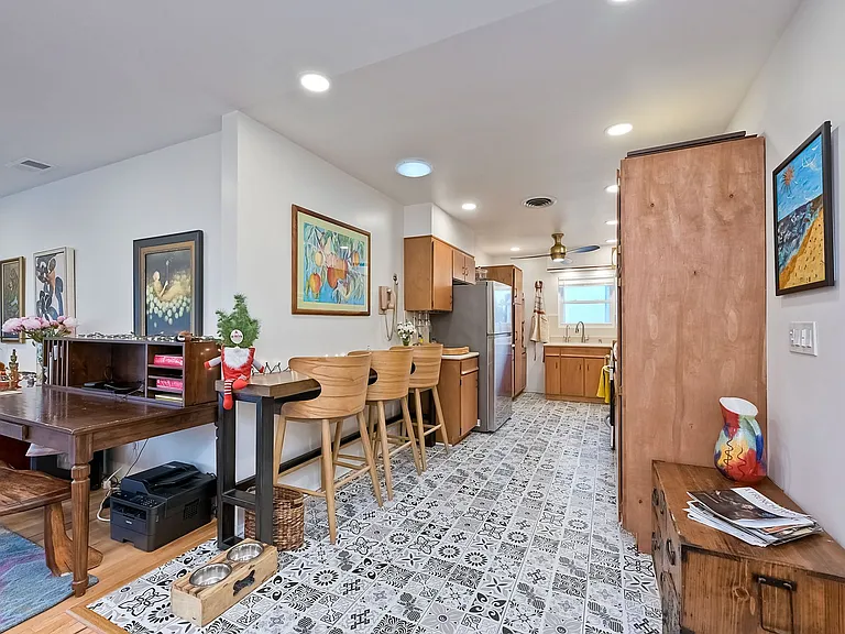 3470 Trumbull St — Photo 25