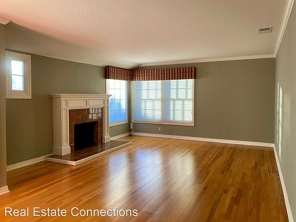 3rd image of 1670 Hicks Ave