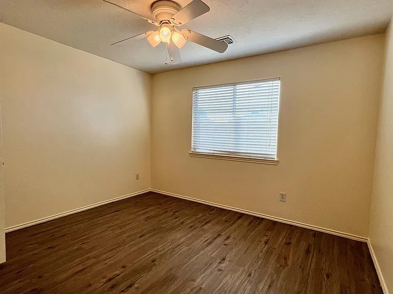 1522 Glasholm Dr — Photo 10