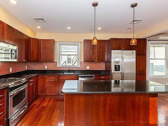 1st image of 20 Highland Ave #2