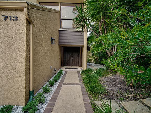 4th image of 713 Saint Albans Dr #713