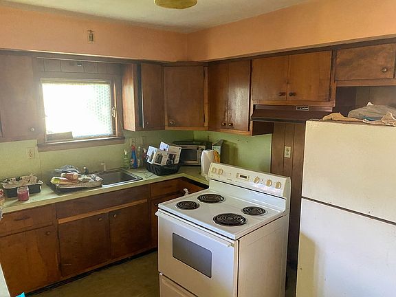 3rd image of 85 Cady Ave