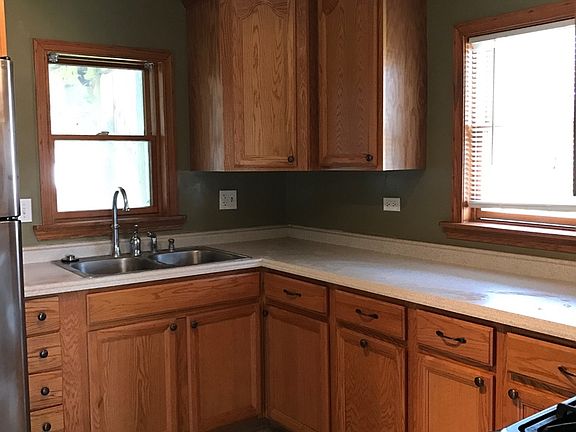 5th image of 215 N South Elgin Blvd