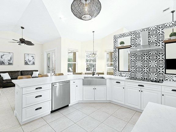 4th image of 2665 Yarmouth Dr