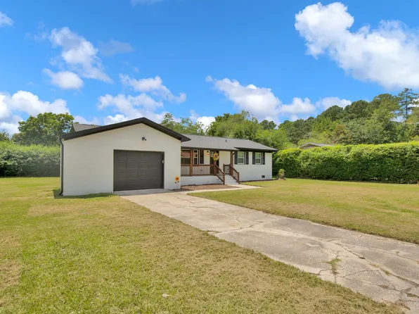 7001 Bronwyn St, Fayetteville, NC 28314